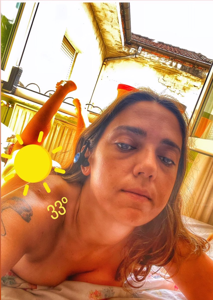 katiamartin86's tweet photo. Todo mayo forzando la rodilla en el trabajo, para que la lesión vaya a mas. Ya llevo 42 días de #cuarentena #lesiónderótula #cansada #tired #summer #verano #33grados #Asturias
Yo creo que me pasaré todo el día al sol 😎 😝 https://t.co/QREWxvkbcF