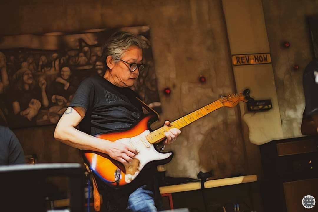 mbspinks's tweet photo. About to play my first proper gig in #Taipei, Taiwan. Sitting in with me is the brilliant guitarist & owner of the music venue #REVNOW Gerald Tsui. https://t.co/k1ghctJEdj