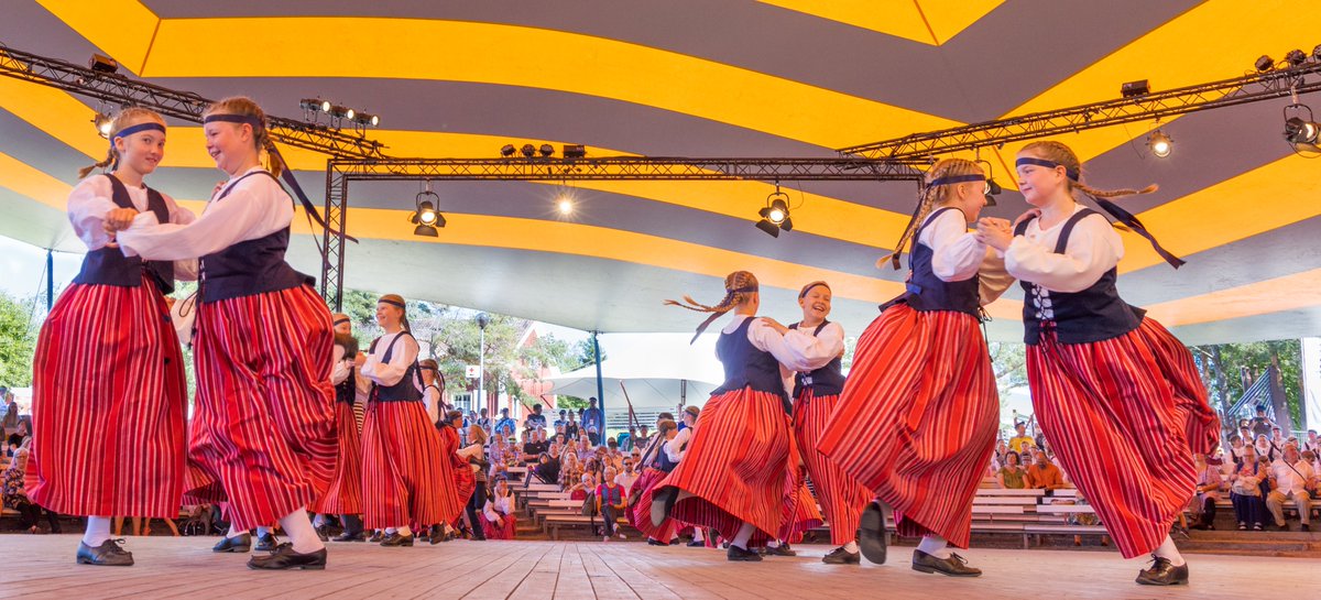 Festivaaliorganisaatio kiittää lämpimästi kaikkia teitä rakkaita ihmisiä, jotka teitte yhteisestä juhlastamme ikimuistoisen. Tavataan Kaustinen Folk Music Festivalilla jälleen ensi vuonna! 
Kuva: Risto Savolainen.

#kaustinenfmf #kaustinenfmf2022 #kesänonnellisimmatpäivät