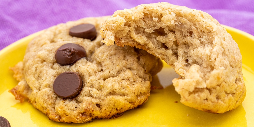 Take a moment to enjoy a soft and comforting cookie that tastes just like your favorite homemade banana bread. 🍌 🍞 Grab and go, or savor with your favorite morning brew.  ☕️⁠
#AllergyFriendly + #GlutenFree⁠
Recipe: bit.ly/3cfDdyR