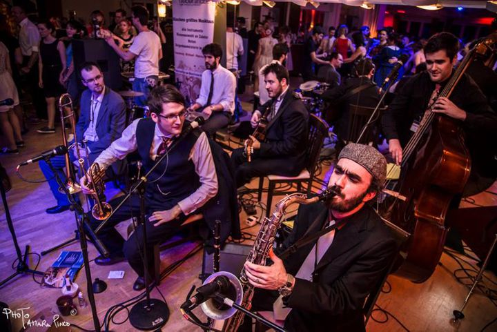 BOATheatre's tweet photo. Arriving at BOAT on Thursday, THE SHIRT TAIL STOMPERS will deliver a swingin' night of Harlem swing and the hot jazz of the 1920s, 1930s and 1940s. 🕺

Book now: https://t.co/CCrg83YOVo

💚

@shirttailstomp https://t.co/sXyU70oM3C