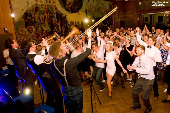 BOATheatre's tweet photo. Arriving at BOAT on Thursday, THE SHIRT TAIL STOMPERS will deliver a swingin' night of Harlem swing and the hot jazz of the 1920s, 1930s and 1940s. 🕺

Book now: https://t.co/CCrg83YOVo

💚

@shirttailstomp https://t.co/sXyU70oM3C