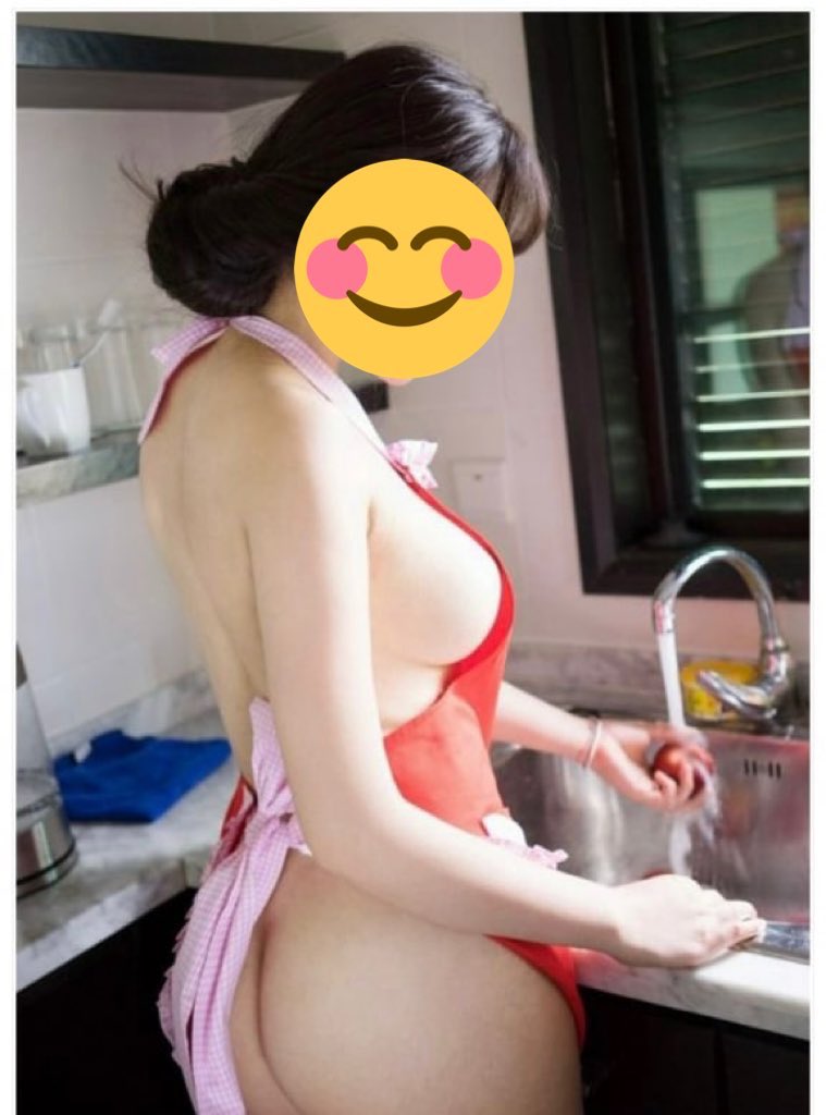 YZ16688's tweet photo. #人妻日常 #美臀 #少妇诱惑 
来 来 来 想吃什么呢，我给你做好，
吃完我们一起做爱做的事哈哈，喜欢8090的成熟哥哥，如果你也喜欢，那么私信我吧，还是加我电报： https://t.co/hRt0gYu1KJ 期待你的私信，谢谢点赞转发🙏 https://t.co/kaYQycWBPO