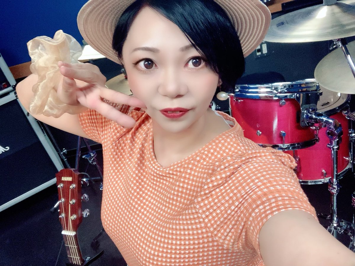 denim13_momoayu's tweet photo. こんばんは😋💕スタジオでした🍀
だいぶ仕上がってきました🎉🎉ギターも帰ったらメンテナンスね🎸
体には野菜スムージーを😋😋🍒🍒
#ギター #ギター女子 #弾き語り
#guitar #music #song #phano
#歌ってみた #DTM #DTMer #歌
#シンガーソングライター #作曲
#アコースティックギター #アコギ
#ドラム https://t.co/5NIZEGmcjE
