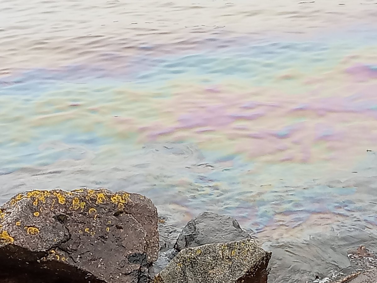 jtal2011's tweet photo. Oil spill in Lochinver at Church of Scotland
#HMCoastguard #Sepa https://t.co/k1aEizcqpF