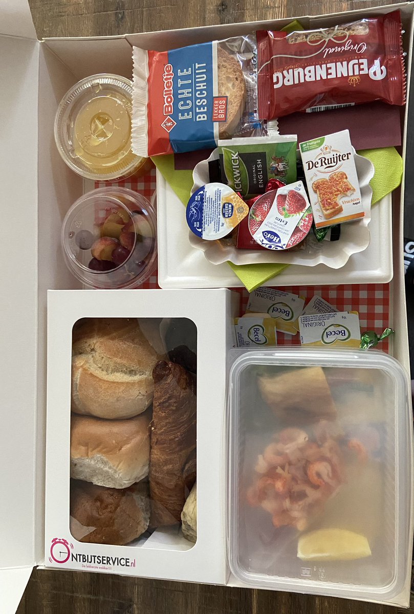 haraldmiranda's tweet photo. Vandaag het heerlijke ontbijt laten komen, wat ik met Pasen gewonnen had!! 
#dolmans
#ontbijtservice https://t.co/iccUxvLM4O