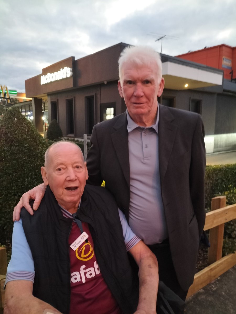 @AVFCOfficial @AVFC_News Thank you everyone who liked my tweet. Here's an update. Dad meeting the legendary @Peter_Withe . Dad had the time of his life. Thanks Villa #UTV Thanks also to all the lovely Villans there 😀