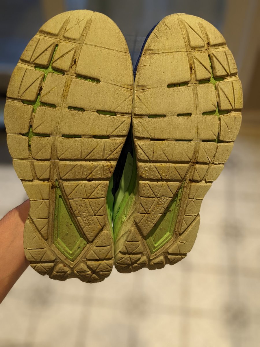 NicKilpat's tweet photo. @SethJamesDeMoor @hoka Interesting that you can tell the different wear pattern in the outsole, here's mine at 417miles for comparison https://t.co/w117P1xofz