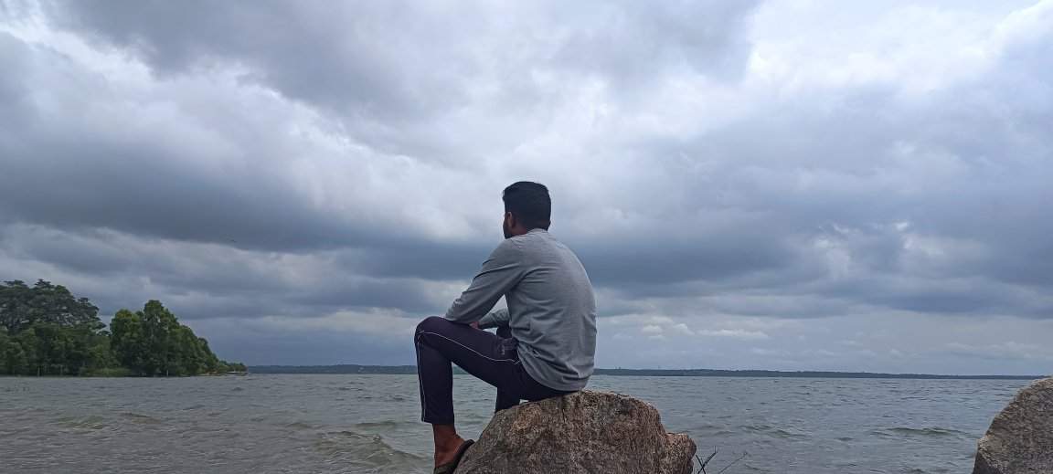 NITHISH_B_V's tweet photo. “Let the waves hit your feet, and the sand be your seat.”
@SudeepBBasavar3
#krsbackwaters
#krs
#kaveririver https://t.co/9KXUTCFLhg