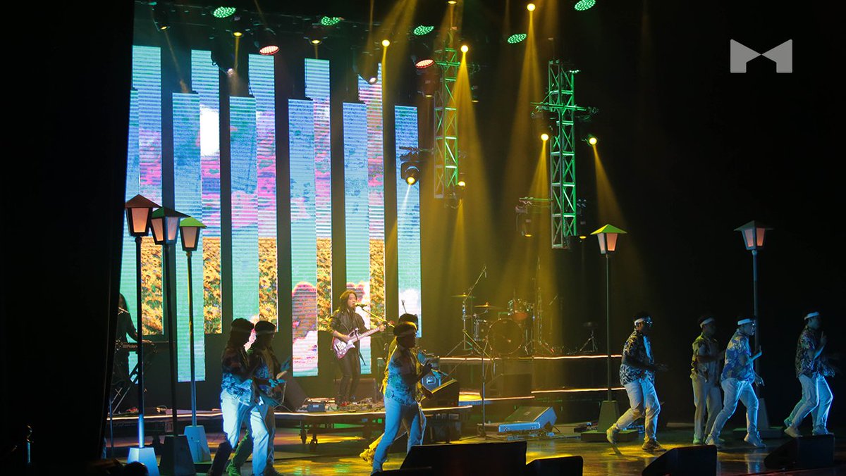 KDRMusicHouse's tweet photo. Surrounded by vibrant dancers, Peniel and Splendio Tritus pumped up the concert venue with their performance of "Walking on Sunshine."

#WishDate
#KDRMusicHouse https://t.co/5c317EFsVb