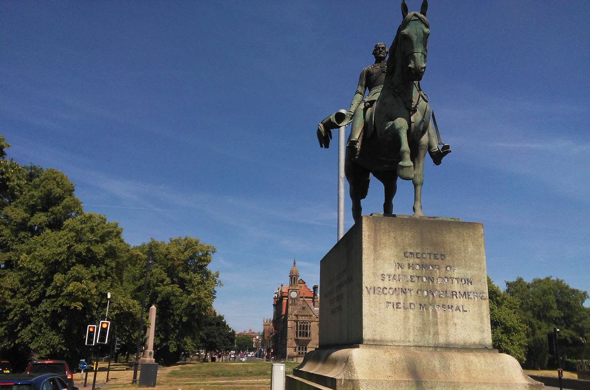 SteveBlackford's tweet photo. Last one from yesterday's amble in the Chester sunshine and a Field Marshal with the greatest of all quintessentially English names, Stapleton Cotton.
You can find him and his horse unsurprisingly on the approach to the racecourse.
#BeautifulChester https://t.co/cZlnYfwUR4
