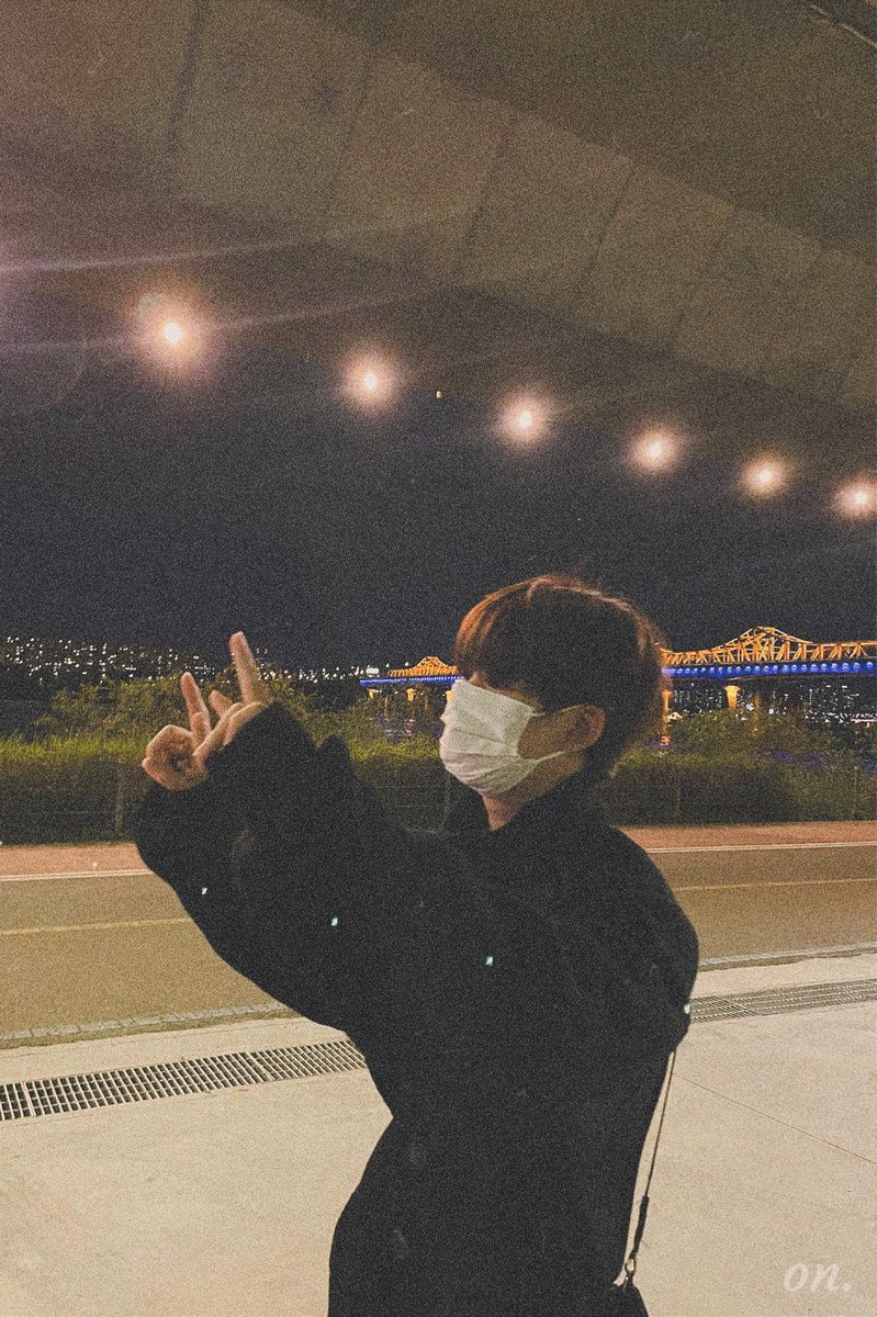 tnxonfilms's tweet photo. — late night walk w/ hyunsoo ✨
#TNX #티엔엑스 #HYUNSOO #장현수 
@TNX_Official @TNX_twt https://t.co/NedqQpnWuo