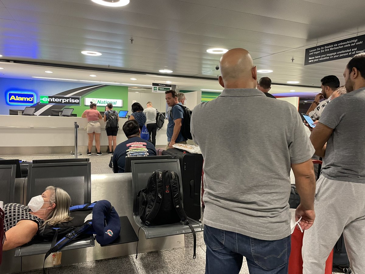 IsaacsKatherine's tweet photo. @alamocares Zurich airport. Unacceptable lack of staff and disgraceful waiting times https://t.co/7e521gpQIs