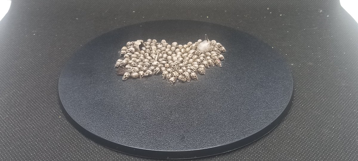 RoccoLostInHull's tweet photo. Oh #WarhammerCommunity #warmongers - Day 2 of A Skull A Day Til They Send To Me Angron!

136 Skulls were added yesterday for a total of 137. @WarComTeam are doubtless trying to find a Primarch to stop this madness.

Rules amendment though - Each TWO retweets = 1 skull added. https://t.co/w9sdKHEHZX