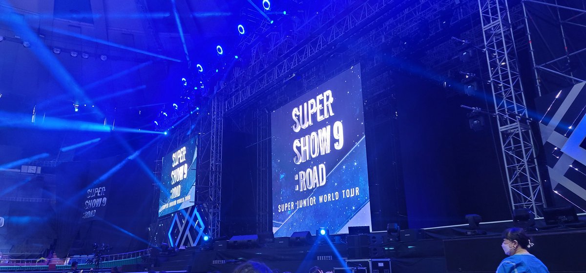 거진 3년만에 콘서트 올콘은 하지 못했지만 어제 오늘 재밌게 즐기다 간당!!! 앵콜도 하면 꼭 가야지!!! 3일동안 모두모두 수고했습니다!!! 
#슈퍼쇼 #구퍼쇼 #슈퍼주니어 #SUPERJUNIOR