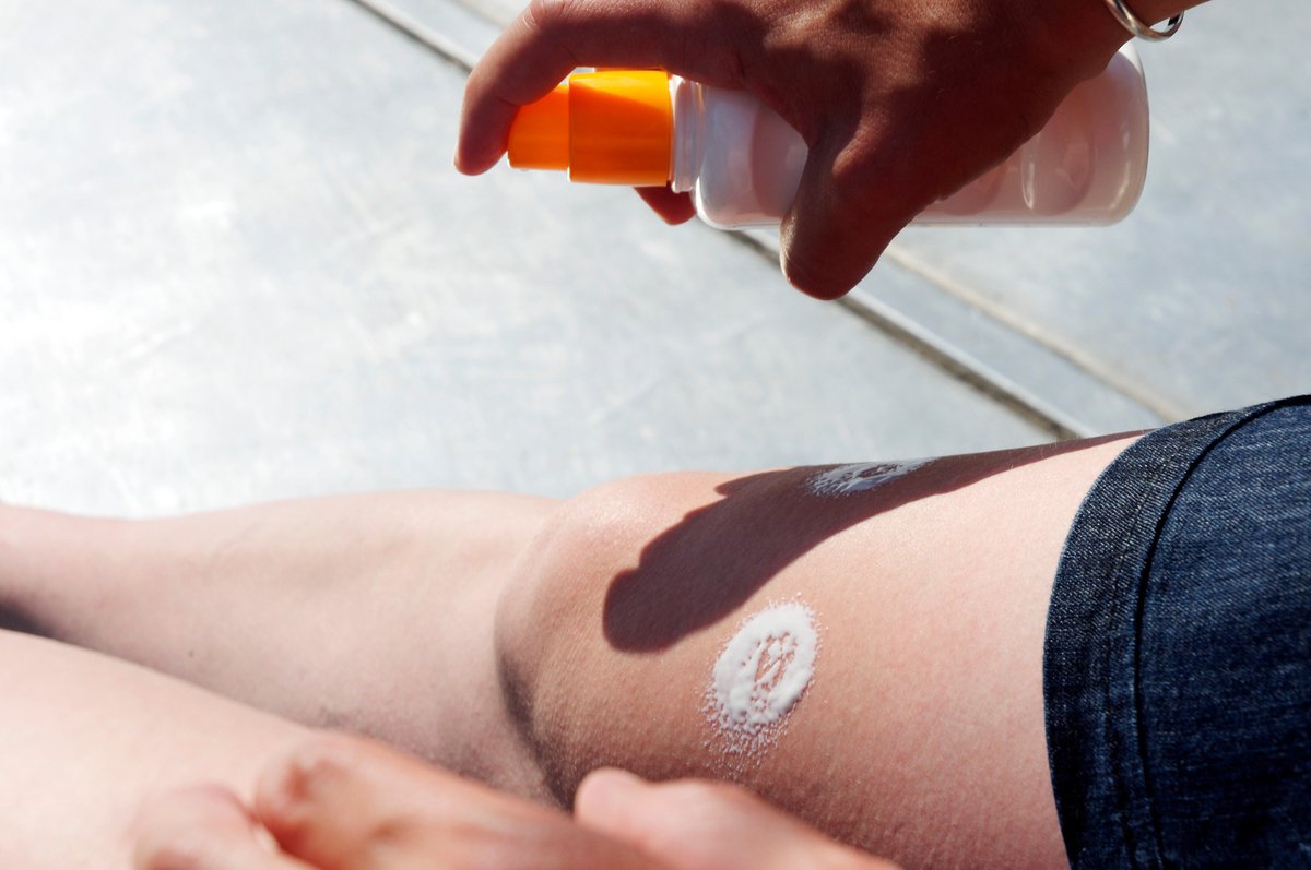 Bottle water and suncream is being handed out to homeless people from St Mungo's in Bristol by the city's Outreach Service. BOSH will be there from until 3pm offering people support in the severe heat. #HeartNews