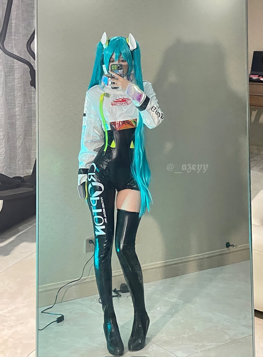 脏镜子😭 
#初音未来 #cosplay #賽車初音 #HatsuneMiku https://t.co/Yi6v6KsvqX