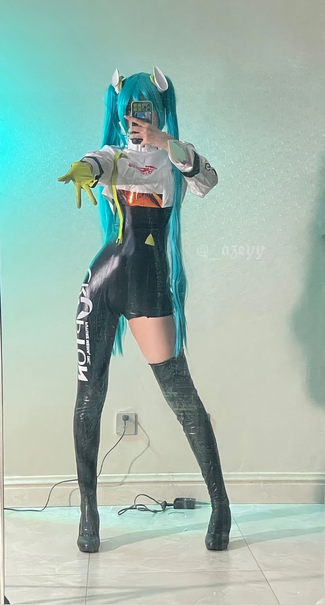 脏镜子😭 
#初音未来 #cosplay #賽車初音 #HatsuneMiku https://t.co/Yi6v6KsvqX
