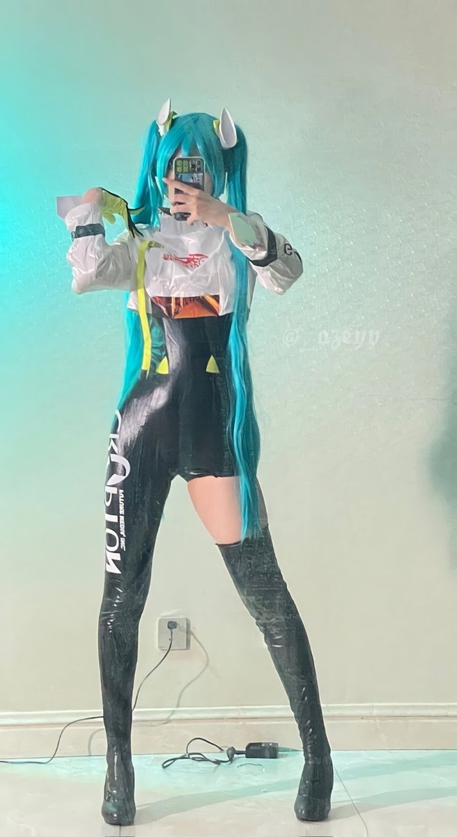 脏镜子😭 
#初音未来 #cosplay #賽車初音 #HatsuneMiku https://t.co/Yi6v6KsvqX