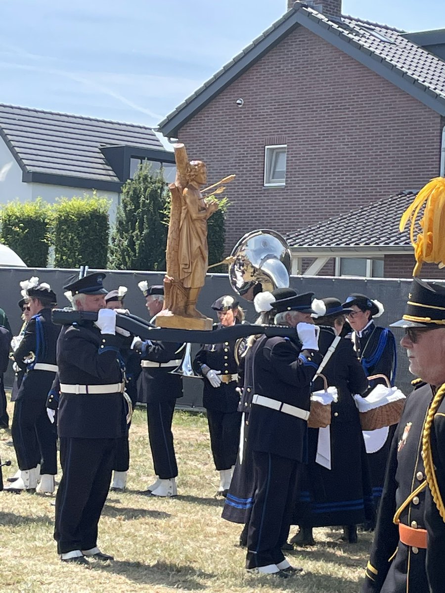 Hanneman_'s tweet photo. We gaan zo beginnen #schuttersfeest #optocht lekker temperatuurtje erbij #Roermond #Ool aan de Maas https://t.co/ZJA0tV2fMM