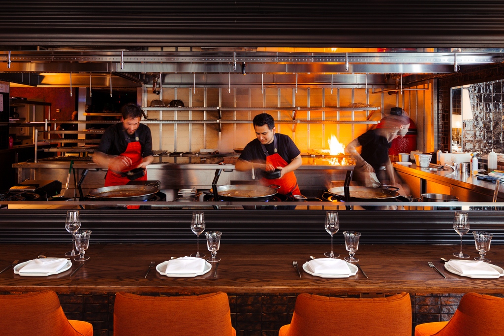 The perfect corner for a Sunday lunch. Ready for a Spanish 'Sunday roast' with our Valencian paella?