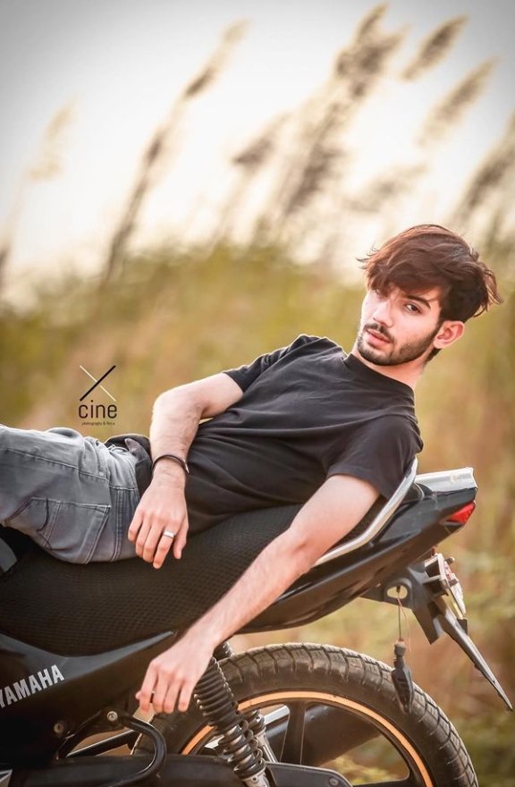 ShaheeriansO1's tweet photo. #shaheerkhan #shaheerians #shaheerkhanvlog #handsome #bestvlogger #Karachi #Pakistan https://t.co/fe58EJLuBi