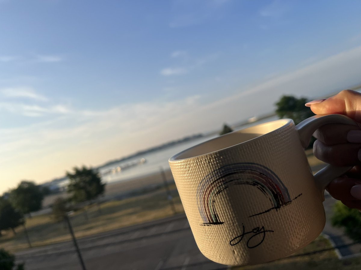 CSchoellkopf's tweet photo. Big thank you to my pal @Adriana_Lacy for being an incredible host! Waking up to this view 🙌 #boston https://t.co/njolwHtZZL