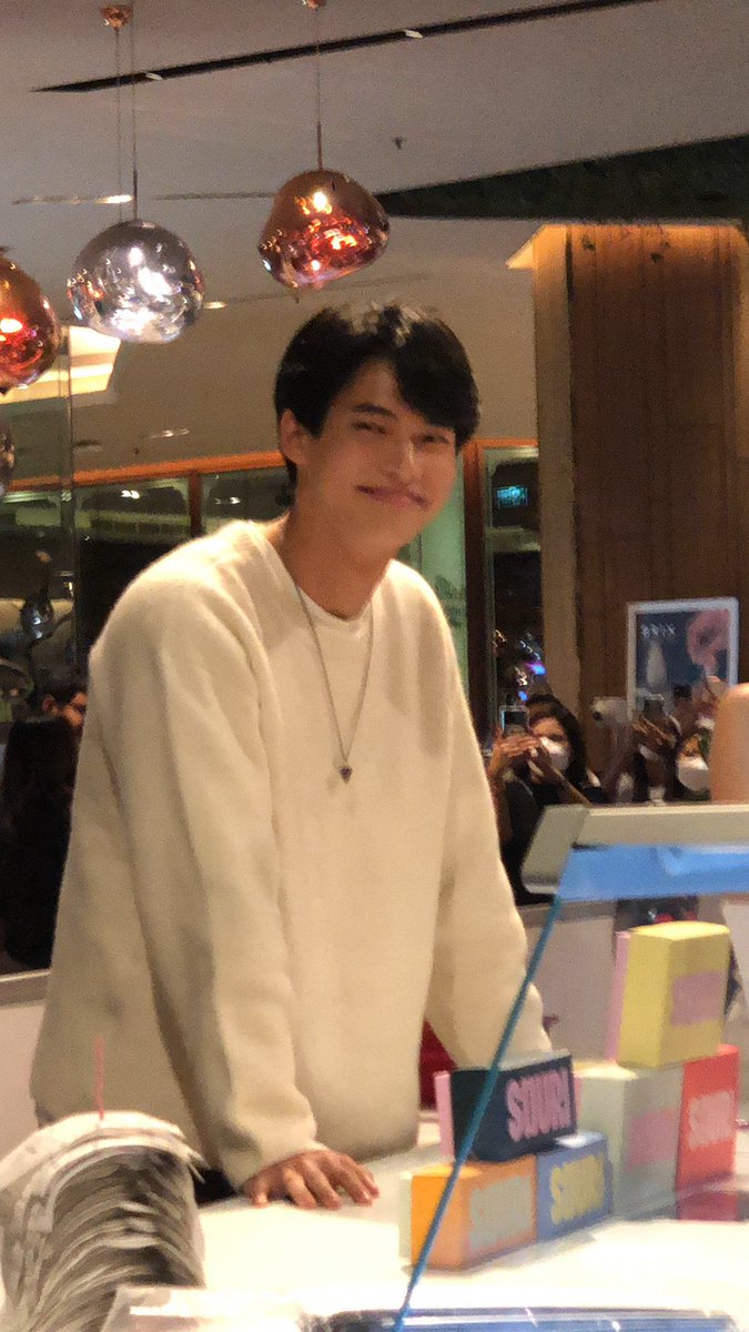 BBeamtw's tweet photo. อ๊ากกกกกกก สิ้นแล้ว หล่อทกกวกวกงก #SouriXVelatoPopupstore #winmetawin https://t.co/e7O6WSCvv4