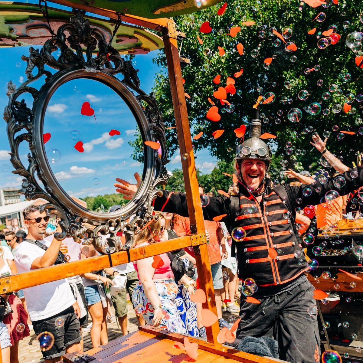 After 2 years without hugs, #PeopleOfTomorrow from over 200+ nationalities is finally back together 🫂🗺

Fun, sun, smiles ☀️ 
So good to be back ❤️🏳️‍🌈
#Tomorrowland2022 • @tomorrowland 

#Tomorrowland #TML #TML22 #youBEAT