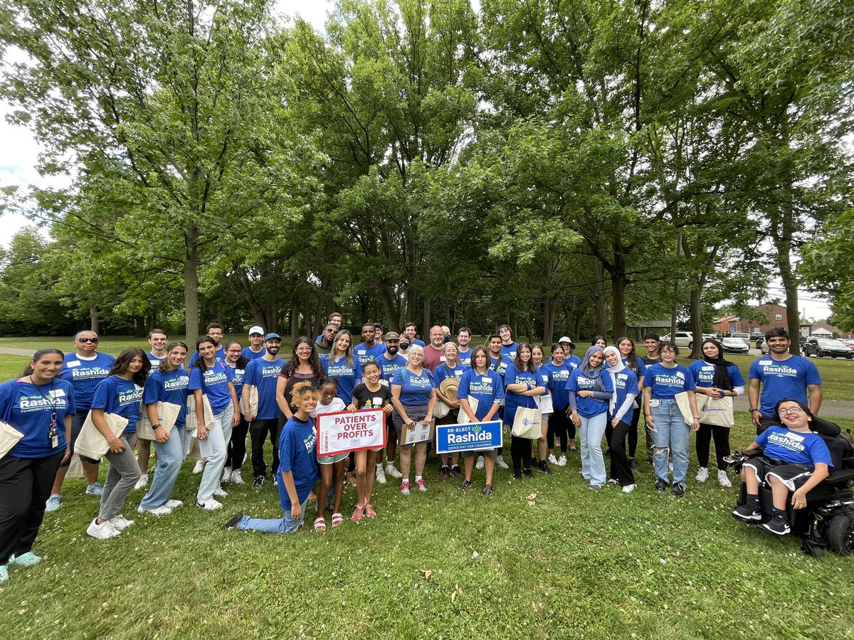 detroitdsa's tweet photo. The right is flexing and corporate Democrats are asleep at the wheel, but ordinary people across MI are rising UP! 
Yesterday DSA was out with thousands of nurses at the #umpncPicket, and we hosted a YUGE Dearborn youth canvass for @RashidaTlaib!
LFG we've got a 🌎 to win! https://t.co/xyJRd3IksP