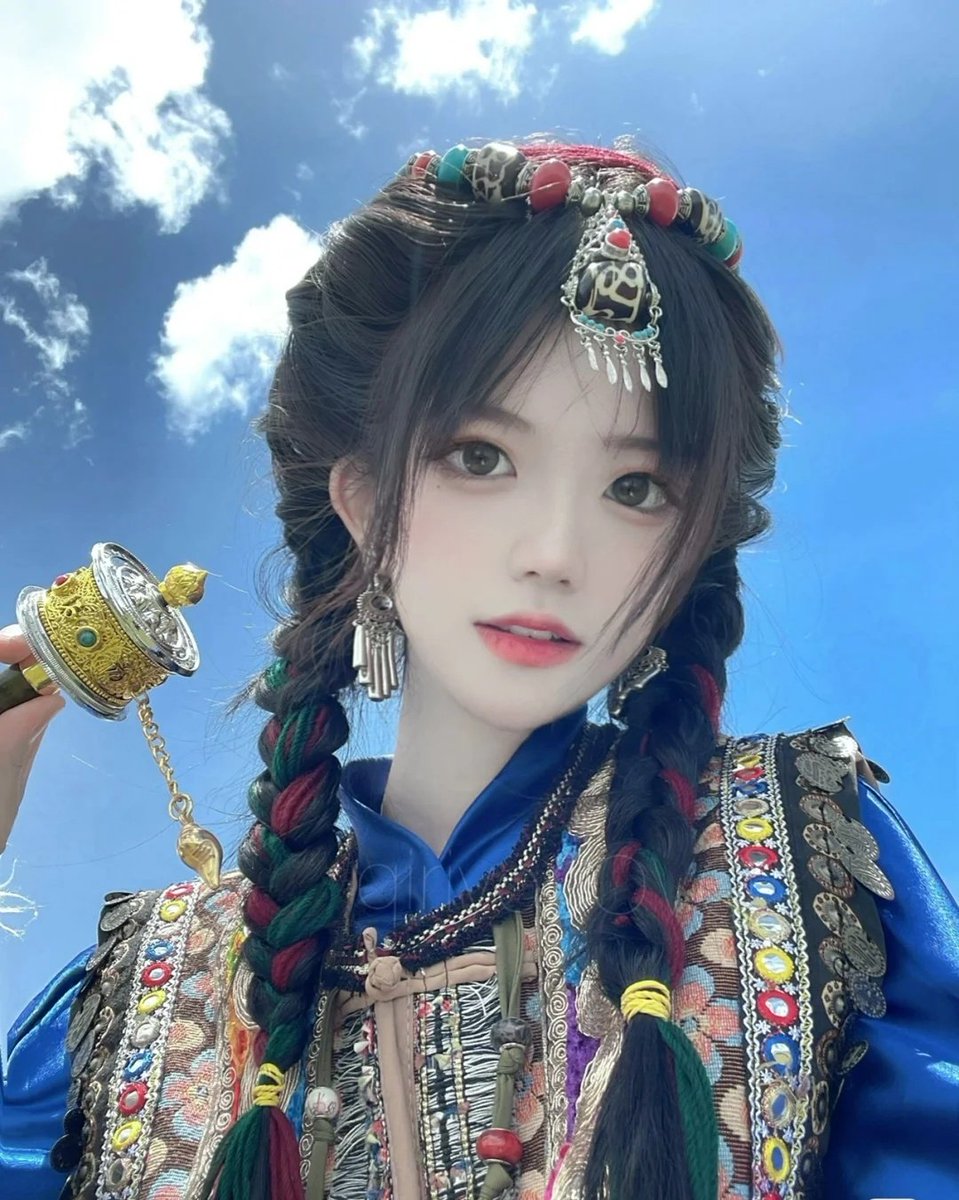 qiufeng888's tweet photo. 藏服寫真，美美美 https://t.co/pTr9MJX0Kl