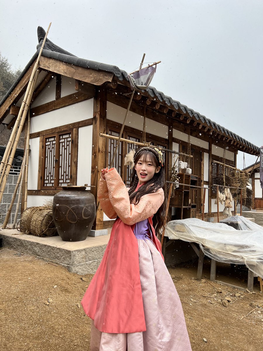 8_OHMYGIRL's tweet photo. [#OHMYAir] 일요일의 마무리! 아린이와 함께하세요🥰 잠시 후 9시 10분, 'tvN 환혼' 에 #아린 이 출연합니다❤ 초연이 보며 행복한 일요일 밤 보내세요✨

#오마이걸 #OHMYGIRL #OMG https://t.co/a7thwhmdXw