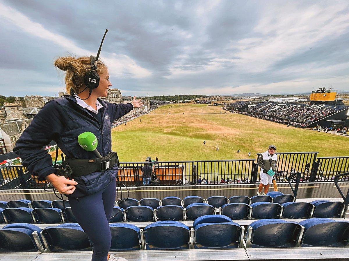 Iona_Stephen's tweet photo. Welcome to Sunday @TheOpen 

Is the grandstand behind the 18th green the best seat in the house? 😍 

#TheOpen https://t.co/TgzZ2ihp7m