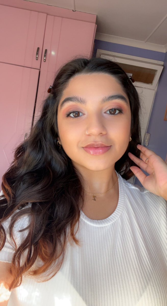 Sunday media,show some love otherwise I'm gonna delete it very soon 🔜♥️🥺.