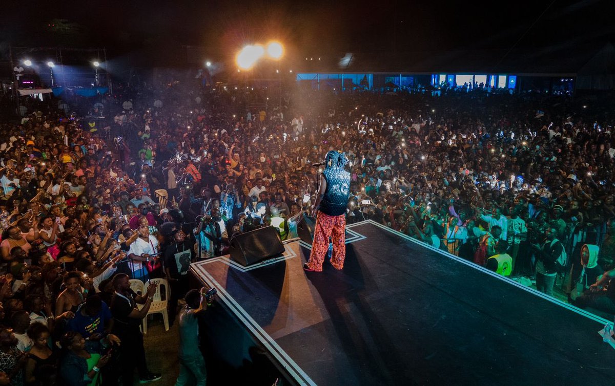 ClubPilsener's tweet image. Bird’s eye view of the 2022 #ClubDome concert featuring @adekunleGOLD 🇳🇬 and @costatitchworld 🇿🇦 at Lugogo Cricket Oval. 🇺🇬 

— Wow! 🙏🏾💥❤️💯🫶🏾⭐️🤩

#DomeLifeDopeLife ⚡️✨ Tag us in your 📸 moments from the show, we know you loved it… 😉