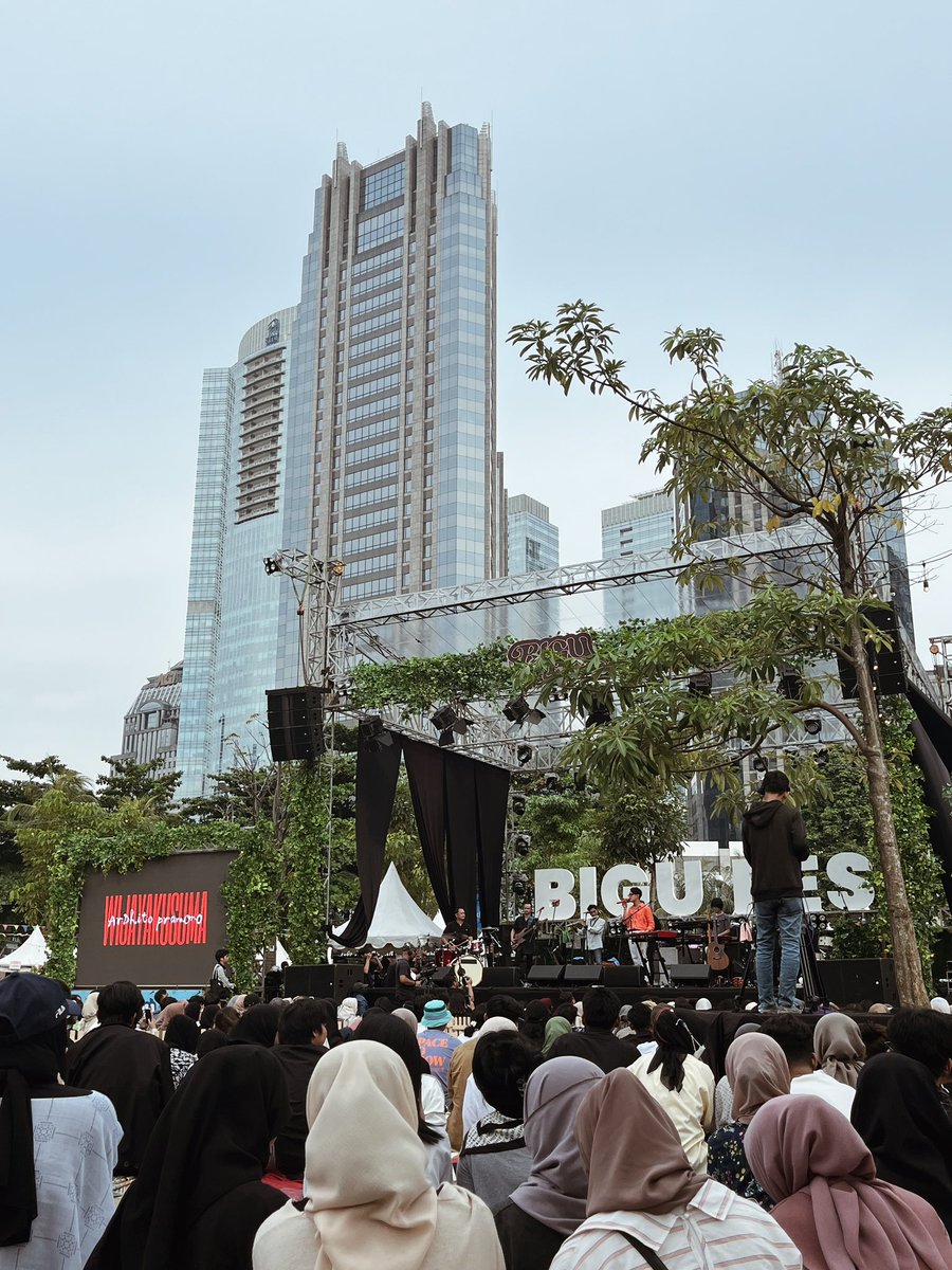 FauzanNQ's tweet photo. nonton konser https://t.co/upfuiT91ak
