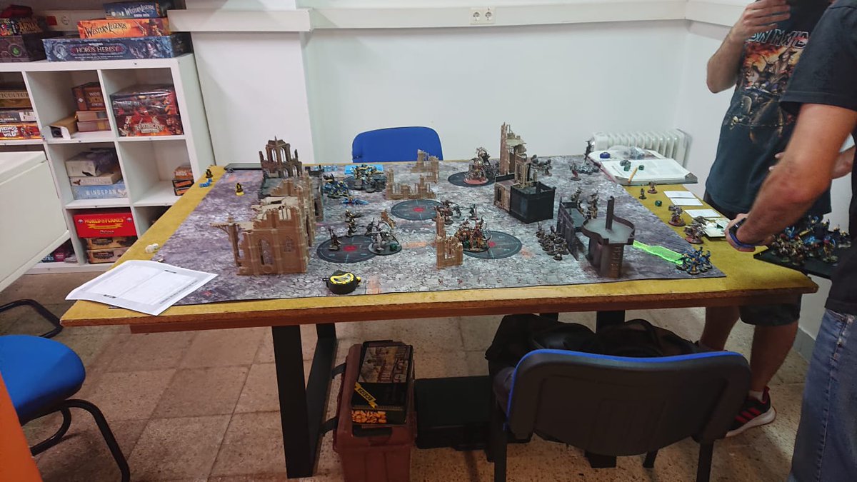 Warhammer 40K txapelketatxo bat ospatu genuen atzo. Fernando Martínez izan zen garailea, Eldar armada batekin. Eskerrik asko parte hartzaile guztiei, eta <a href="/DistopiaGames/">DistopiaGames</a> denda laguntzaileari
