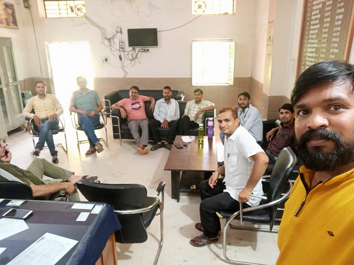 आज रेसला टोंक की जिलास्तरीय बैठक का आयोजन किया गया। बैठक मे #प्रधानाचार्यडीपीसी 2021-22 की काउंसलिंग,प्रधानाचार्य डीपीसी 2022-23 व #उपप्रधानाचार्यडीपीसी जल्दी से जल्दी करवाने को प्राथमिकता से लिया।
 <a href="/MohanSihag24/">Mohan sihag</a> @Bhanwar99gujar @SumerKhatana8  <a href="/DrBDKallaINC/">Dr. Bulaki Das Kalla</a> <a href="/ashokgehlot51/">Ashok Gehlot</a>