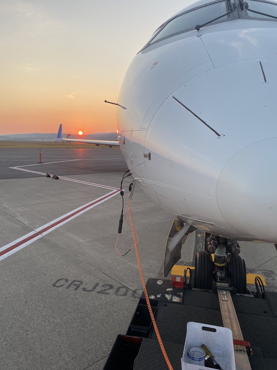 stephenesAVP's tweet photo. Pretty nice view this morning! #lektro #ugeavp #sunrise #gojet https://t.co/PU2Sdcghqc