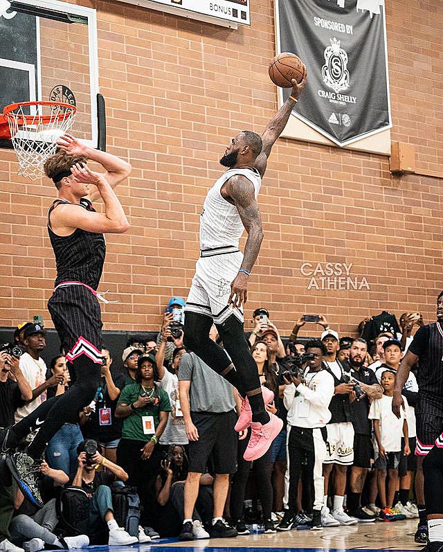 He really jumped with LeBron!

📷 <a href="/cassyathena/">Cassy Athena 📸</a>
