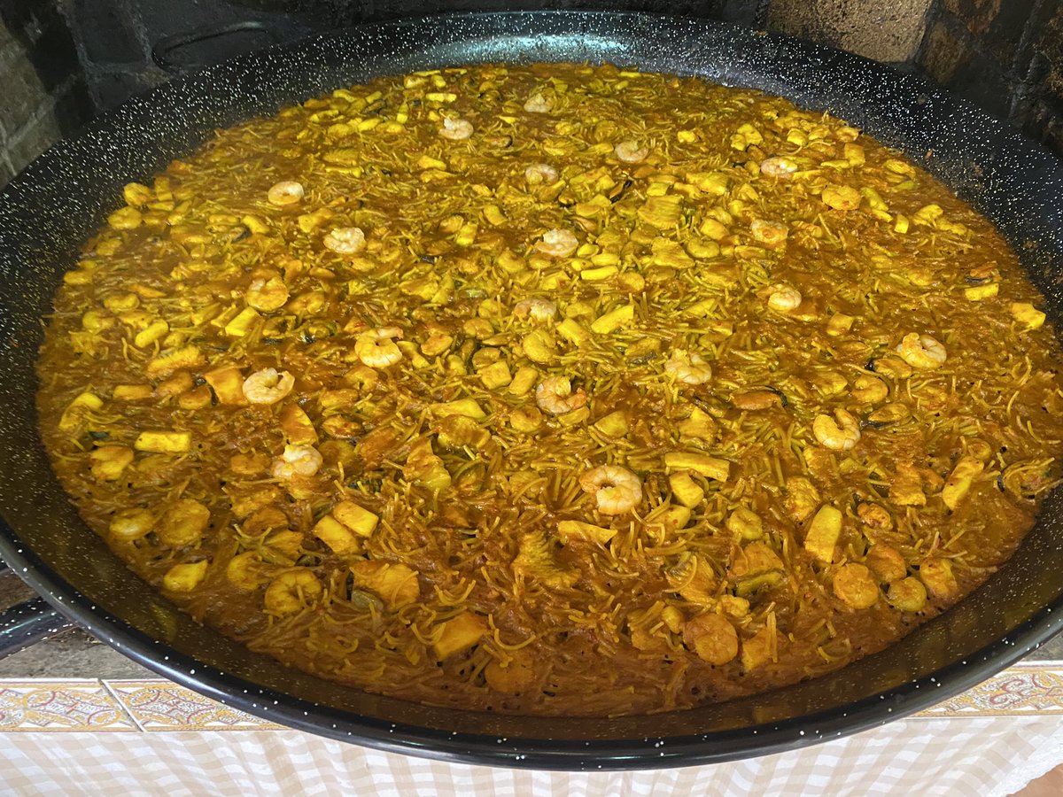 vic_pallares's tweet photo. #LaPaellaDeLosDomingos
Primer finde de vacaciones 🏖. #Fideua con rape y langostinos…del #senyoret.
Maridaje gaditano. #CaraCepa
@capac11s @vpallaresb1 @carloscp9 https://t.co/jEitAc3pbl