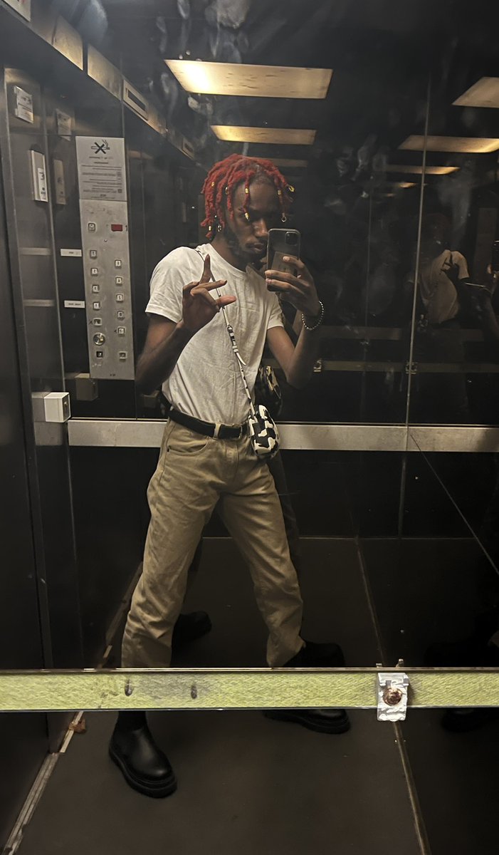 blvckroyaltea's tweet photo. Outfit drop https://t.co/uzXjM9byhd