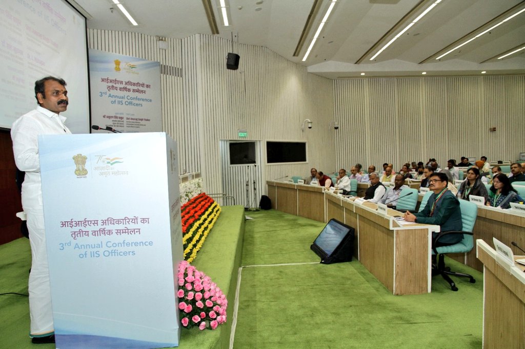 DrLMurugan's tweet photo. Had the pleasure to join Shri.@ianuragthakur ji at the 3rd Annual Conference of IIS Officers. An engrossing session where ideas, information, and perspectives were shared. 
Deliberated on various aspects of effective communication for better governance. https://t.co/pOeHMW4zAb