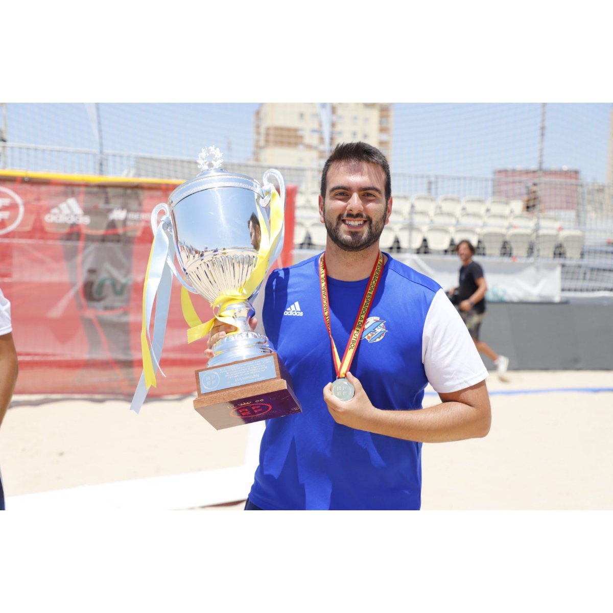 Daniel_ATrejo's tweet photo. Orgulloso de haber acompañado a la expedición de la @RFMF_MELILLA como fisio en estos Campeonatos de España Masculino y Femenino 🏆🏆🏆

🥇 Selección Absoluta Femenina
🥇 Selección Juvenil Masculina
🥈 Selección Absoluta Masculina

#VamosMelilla 💙 https://t.co/UV8j2n2WkZ