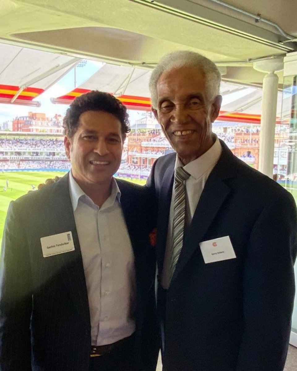 mipaltan's tweet image. Actual representation of the word 𝐋𝐞𝐠𝐞𝐧𝐝𝐚𝐫𝐲 in a single 🖼️

#OneFamily @sachin_rt