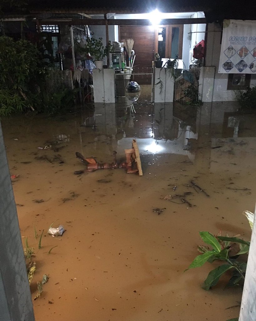 nawangwsp's tweet photo. akan tetapi jika bendungan tsb jebol alirannya akan mengalir dan menyebabkan Banjir ke wilayah Depok terkhusus perumahan saya Komplek Bukit Sawangan Indah (BSI). Bendungan tsb menjadi akar masalah sejak tahun 2020 https://t.co/FH1zCKQUxS