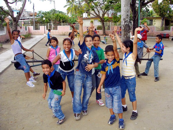 MayraArevich's tweet photo. ¡Muchas felicidades a todos los niños cubanos en su día! 🎉🇨🇺
(...) “los niños siempre conquistan el corazón de los pueblos”. Para ellos, que son razón de ser y nuestro mayor tesoro, trabajamos y defendemos una #CubaPorLaPaz.
#CubaEsAmor
#CubaViveYTrabaja https://t.co/Z8fMgqR6Nh