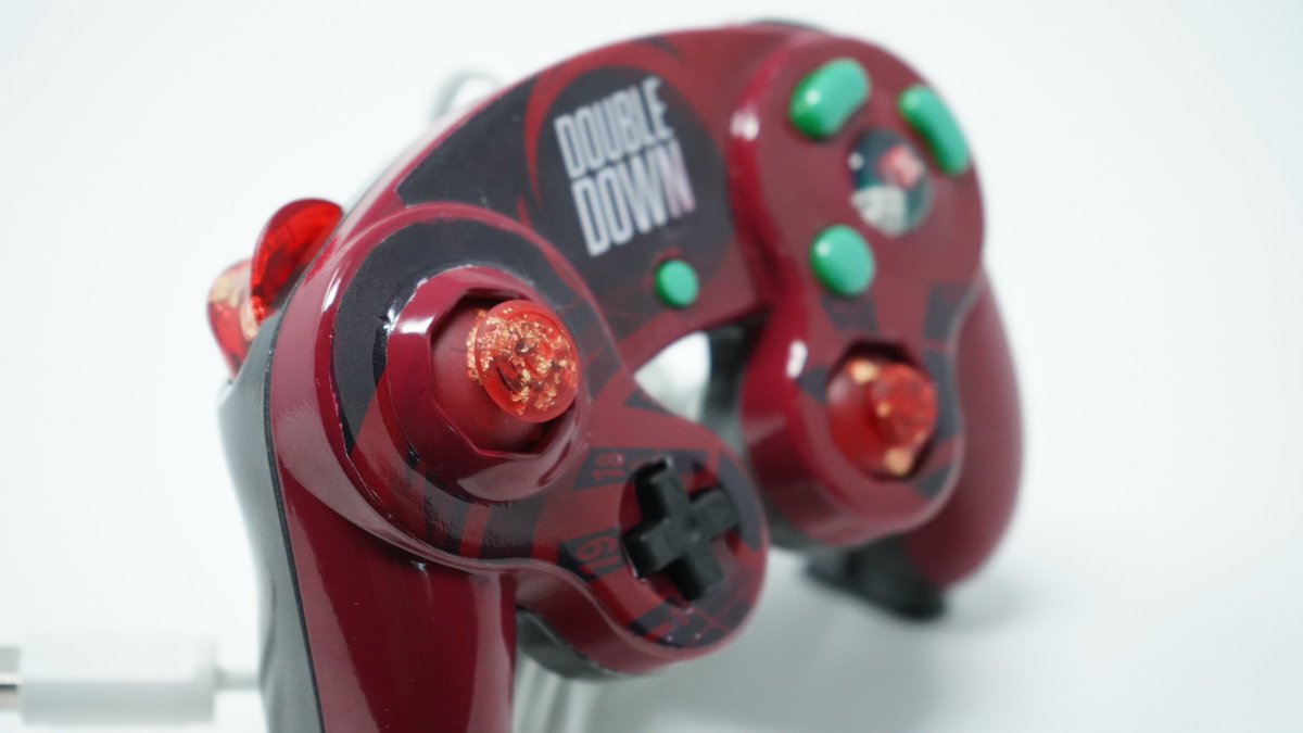 ‼️GIVEAWAY‼️

Conditions to enter:
Like ❤️
Retweet 🔃
Follow: <a href="/Geekiie_/">CDR | Geekiie</a> &amp; <a href="/selst0r/">SELSTOR</a> 

Winner will be picked July 24th at 5pm CT.

To celebrate 1k followers, I am giving away my LAST DoubleDown themed controller!

Controller details in replies ⬇️