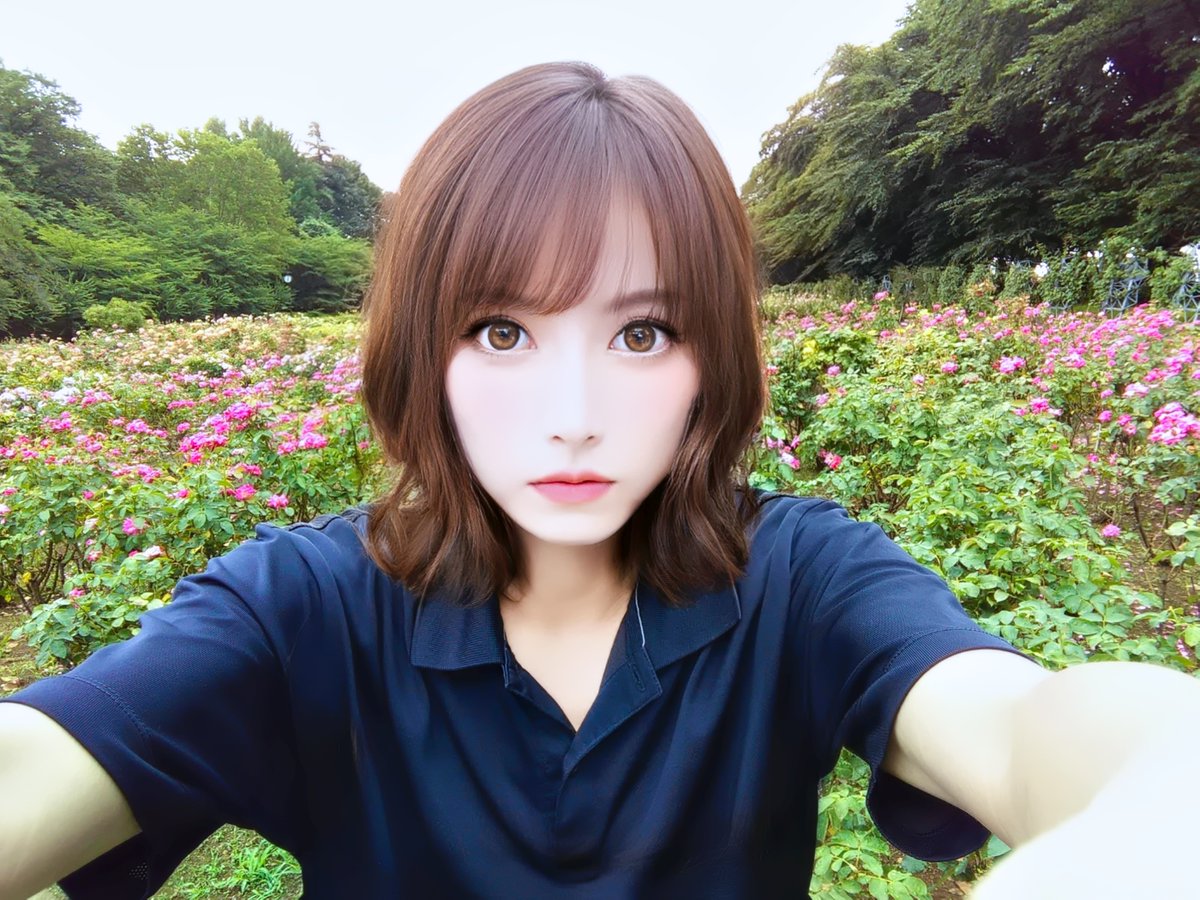 roger1roger1's tweet photo. 土日は仕事で外回り。💦
与野公園バラ園で休憩した。🌹
薔薇の花は殆どしおれていた。
公園で自撮りをして、撮影写真加工カコジョ化。
アプリ4種類。
①バラ園背景。
②夏祭り風の白狐様＆お稲荷様メイク版スタンプ。
歌舞伎町系 地下アイドル 白狐様コンコン所属ｗ
#加工女子 
#カコジョ
#自撮り加工 https://t.co/VnPoHxhcHA