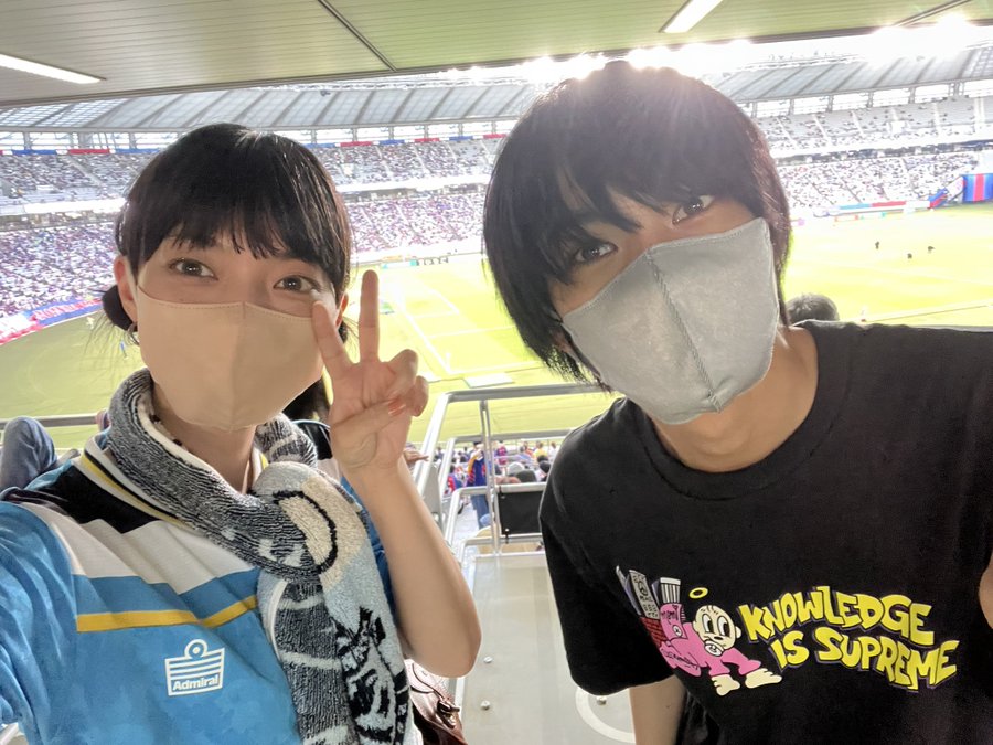 Fc東京vs磐田で 敵サポ として遭遇した女優と俳優に反響 これは意外 美男美女 国宝級イケメン 22年7月19日 エキサイトニュース
